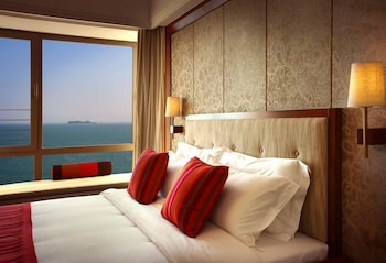 sanya seacube holiday hotel