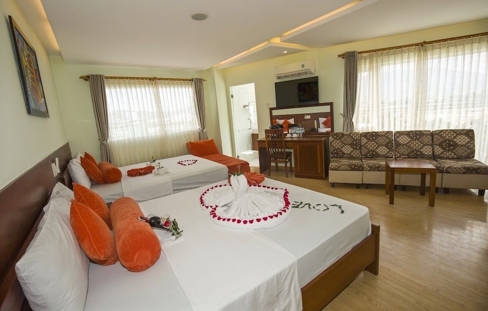 nam trung hotel
