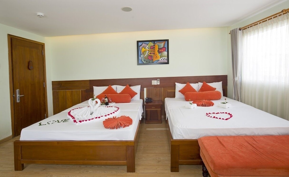 nam trung hotel