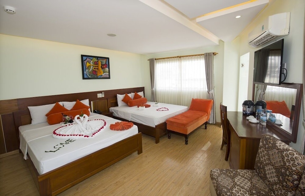 nam trung hotel