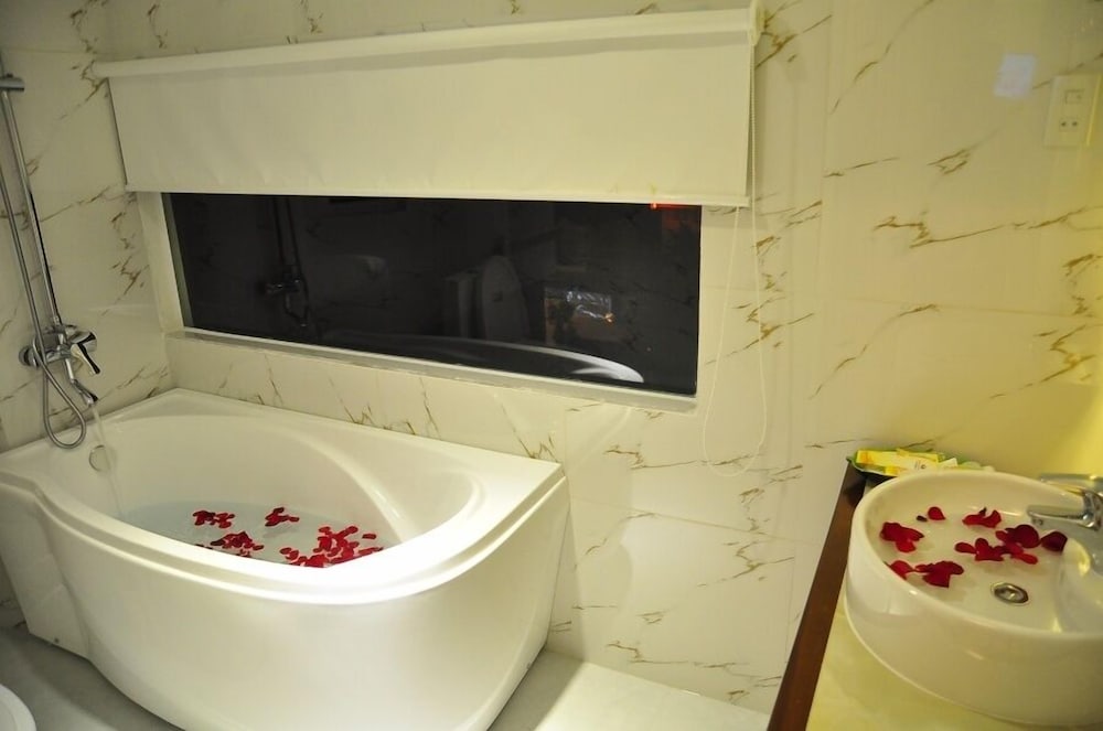 nam trung hotel