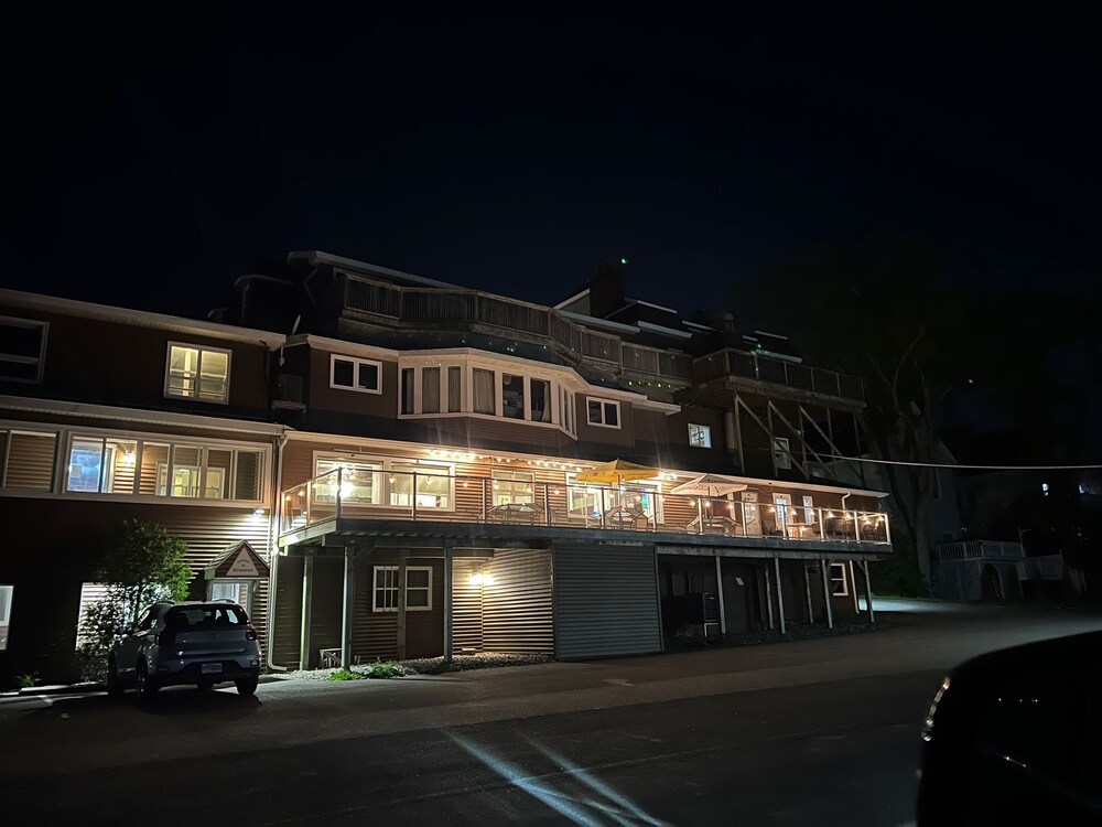 harbourview inn and suites