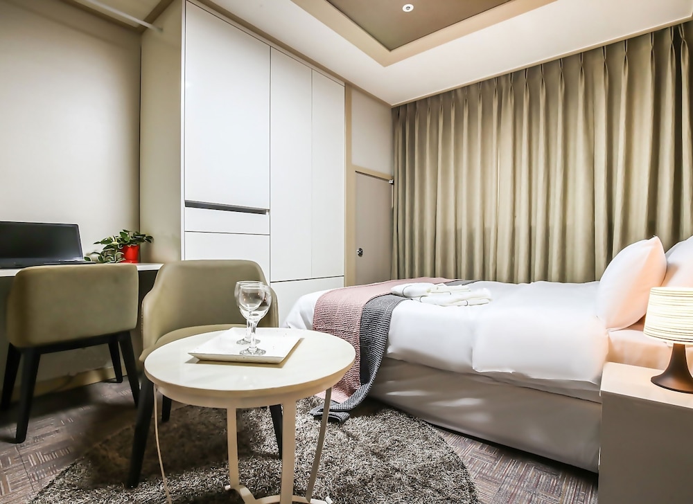 residence hotel line