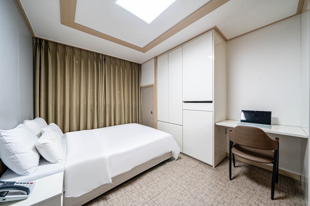 residence hotel line