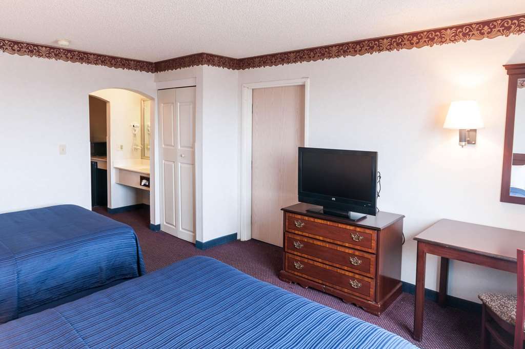 quality suites albuquerque airport