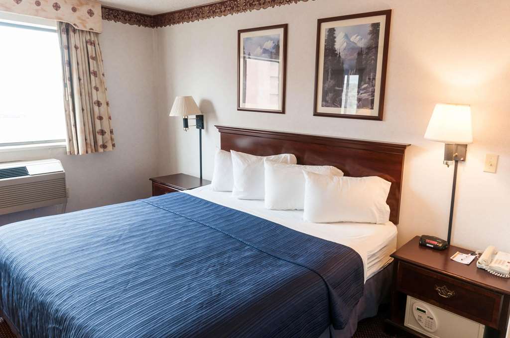 quality suites albuquerque airport