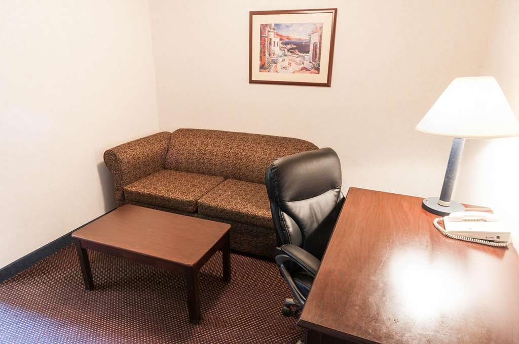 quality suites albuquerque airport