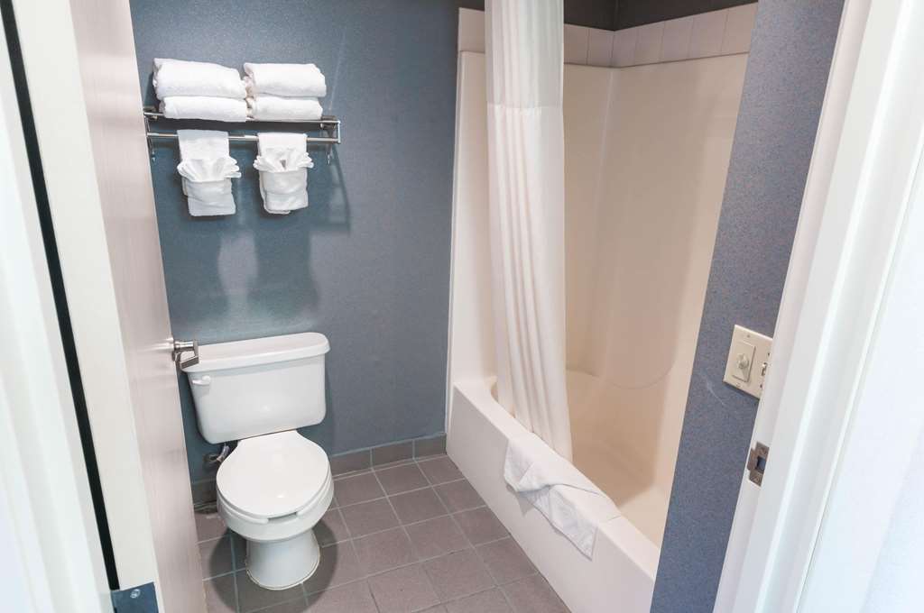 quality suites albuquerque airport