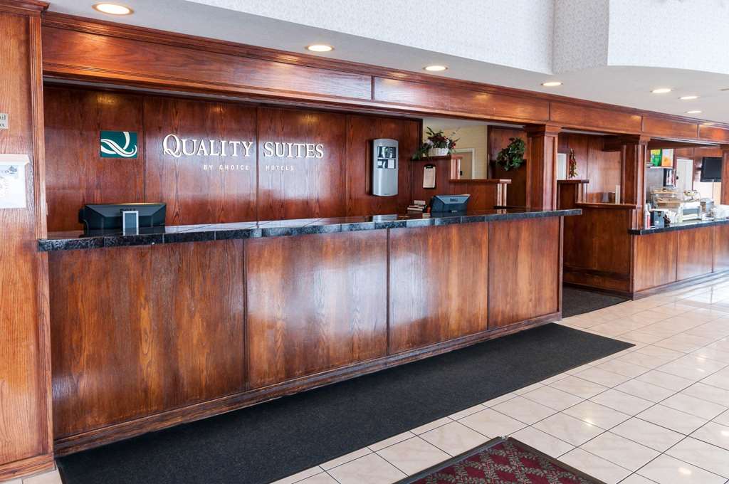 quality suites albuquerque airport