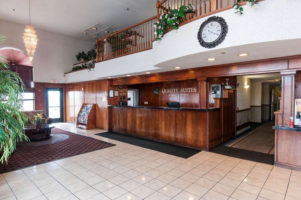quality suites albuquerque airport
