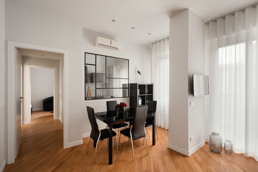 deluxe central apartment