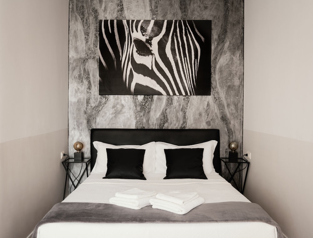 deluxe central apartment