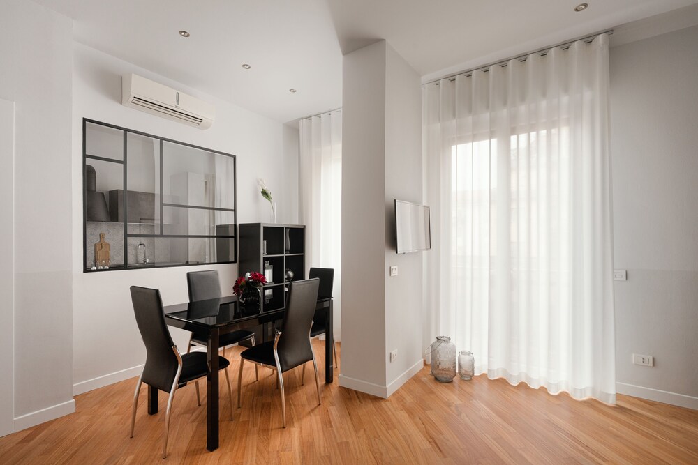 deluxe central apartment