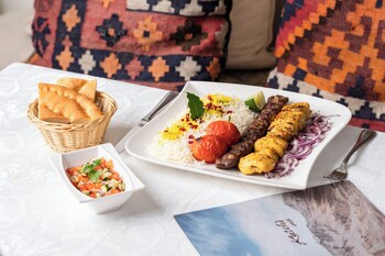 hotel restaurant kutchi