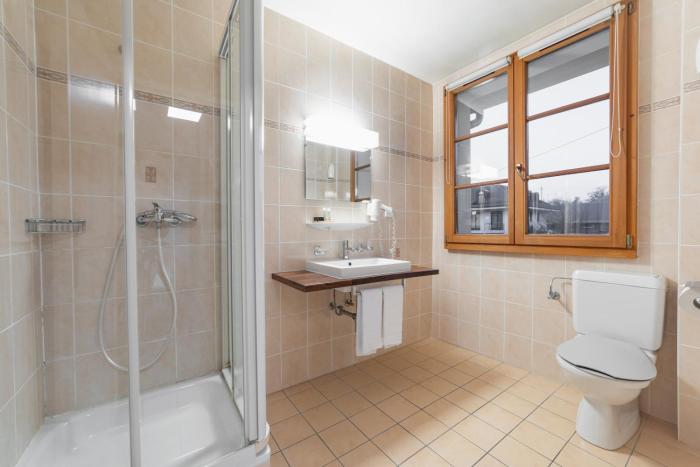 hotel restaurant kutchi