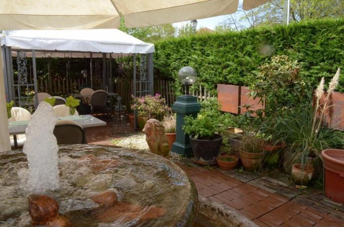 hotel restaurant kutchi