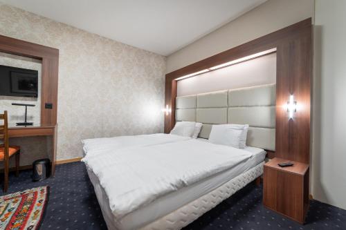 hotel restaurant kutchi