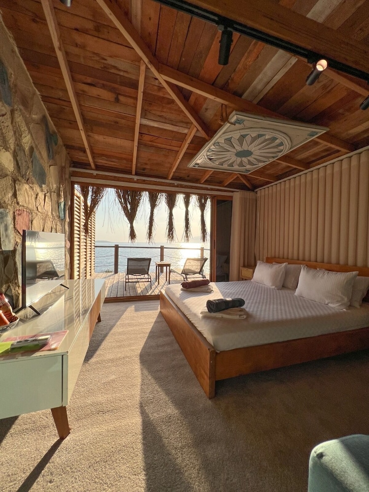 mandalina luxury suites