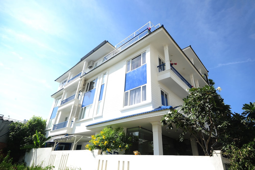 cavilla hotel and apartment