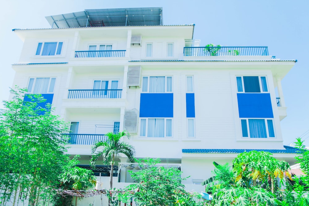 cavilla hotel and apartment