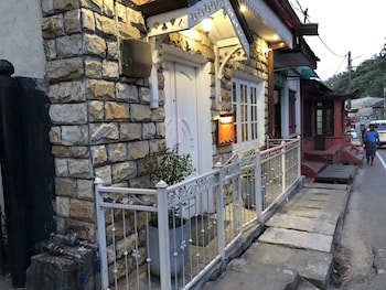 Kandy Api Cottage,Central Province>>Kandy,3.5 star