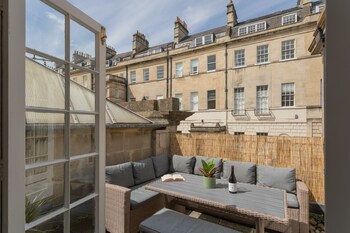 crescent mews