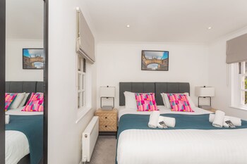 crescent mews