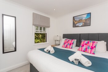 crescent mews