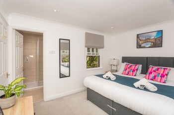 crescent mews