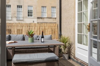 crescent mews