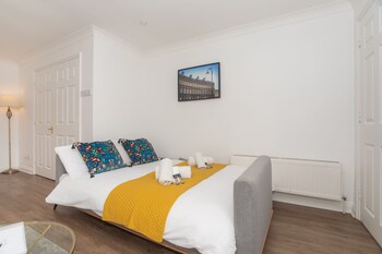 crescent mews