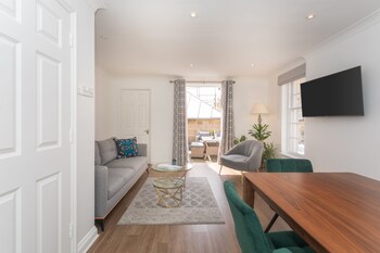 crescent mews