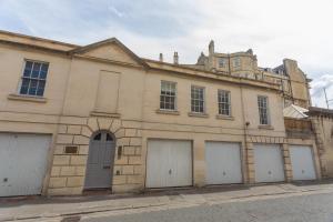 crescent mews