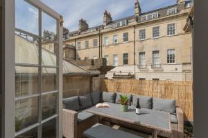 crescent mews