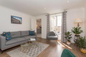 crescent mews