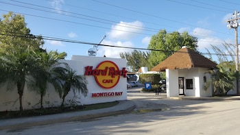casa marina montego bay at seawind