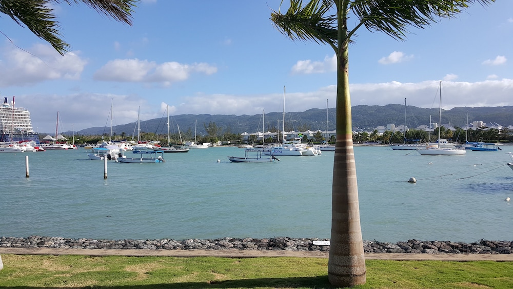 casa marina montego bay at seawind