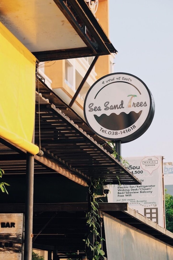 sea sand trees