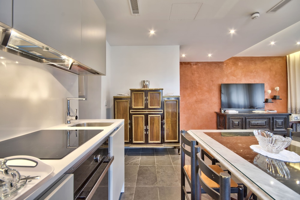 u collection suites and apartments