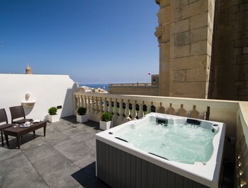 u collection suites and apartments