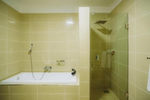 gemsuites hotel and apartments riverside