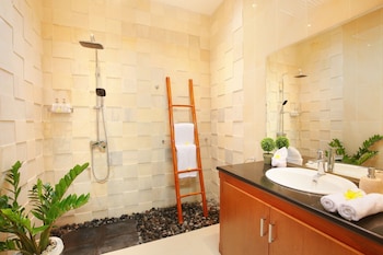 nicola villa seminyak beachside