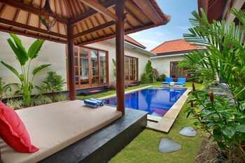 nicola villa seminyak beachside