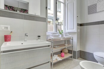 santi quattro apartment and rooms colosseo