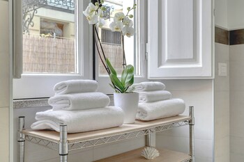 santi quattro apartment and rooms colosseo