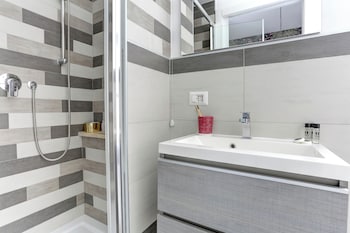 santi quattro apartment and rooms colosseo