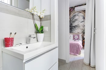 santi quattro apartment and rooms colosseo