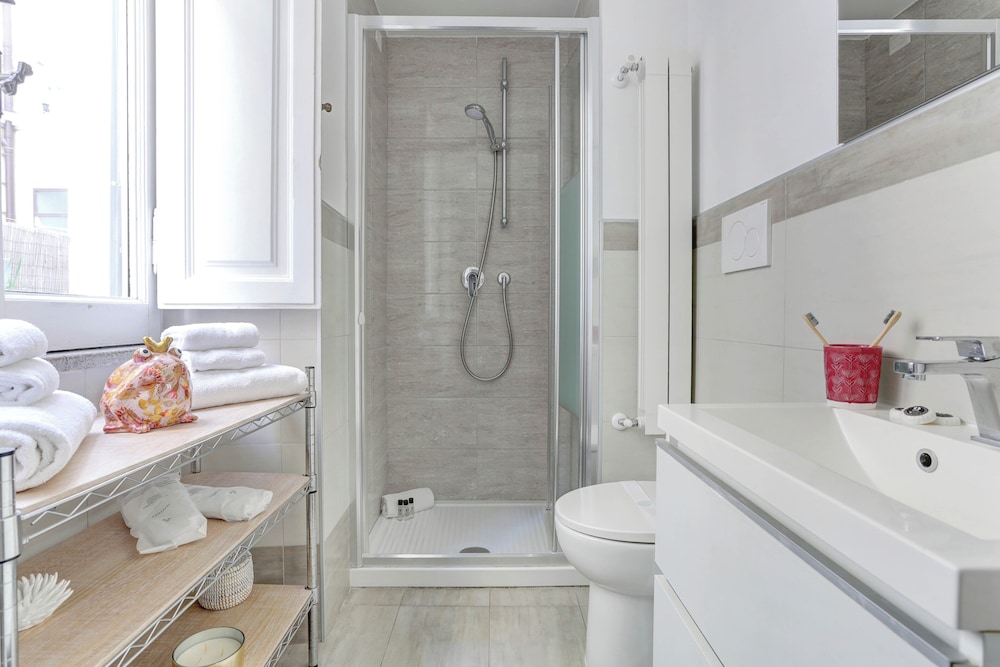 santi quattro apartment and rooms colosseo