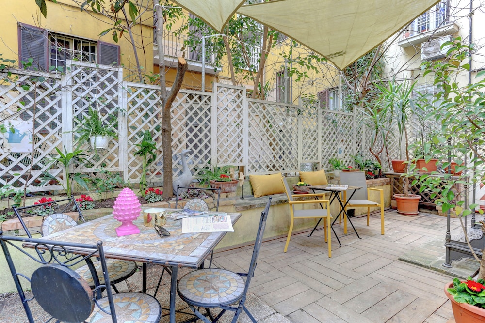 santi quattro apartment and rooms colosseo