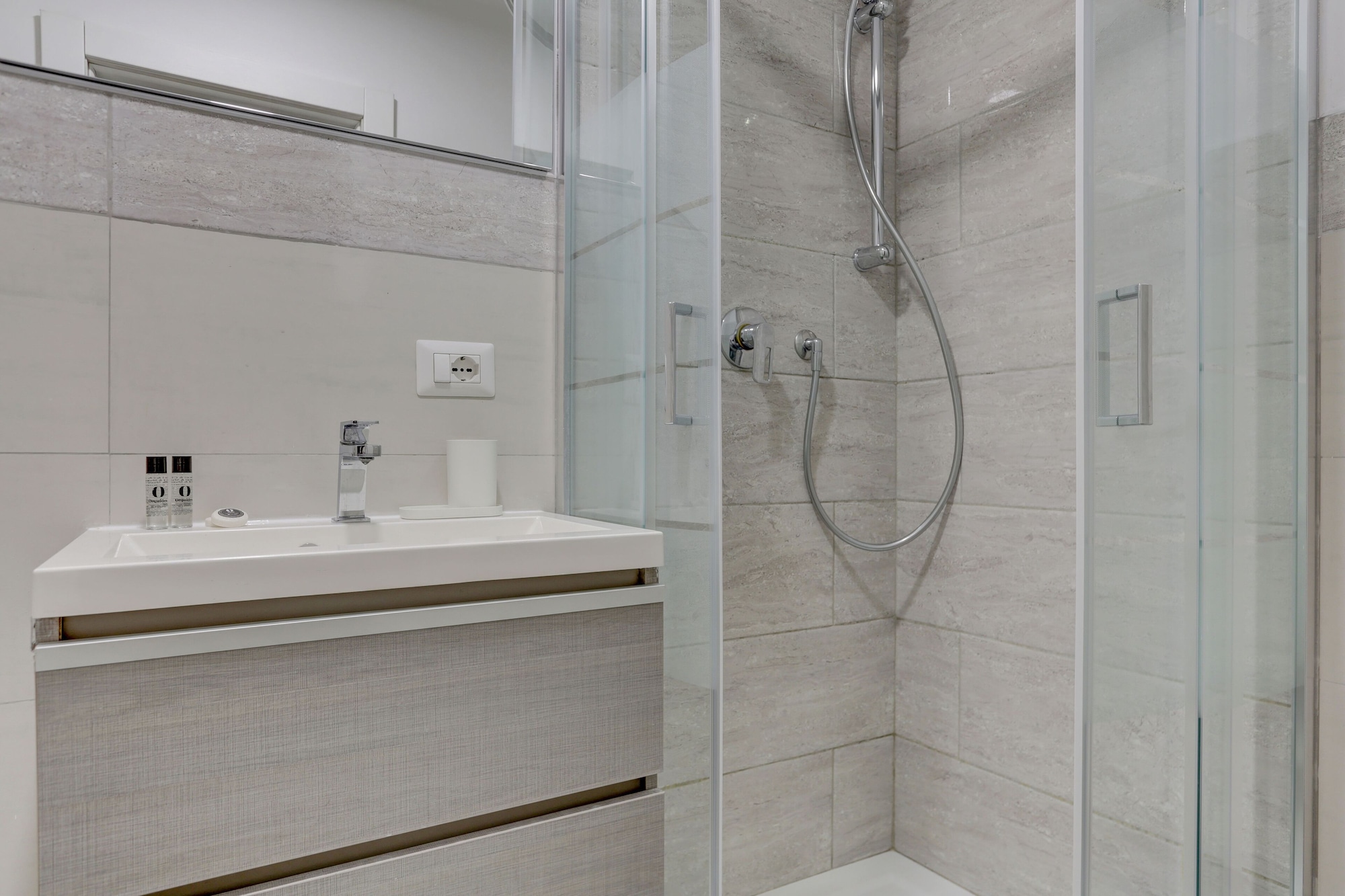 santi quattro apartment and rooms colosseo